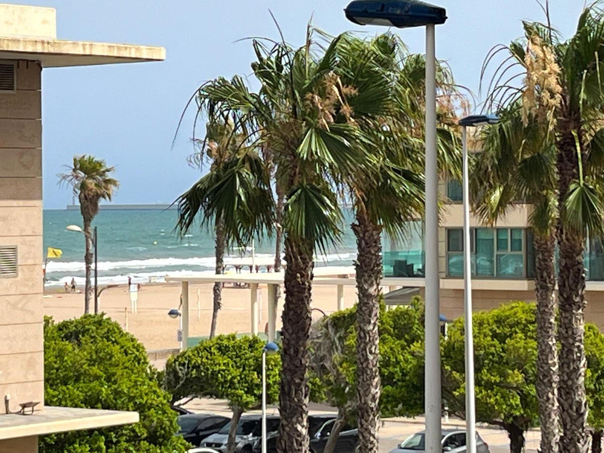 Stylish Well-Connected Beachfront Flat Valencia Exterior photo